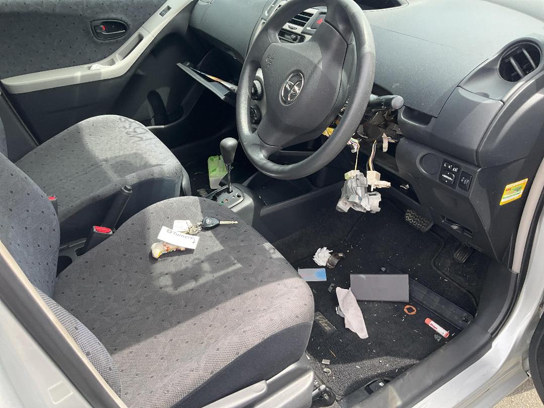 Photo '12' of Toyota Vitz