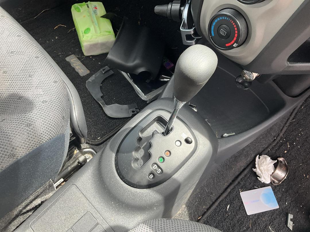 Photo '14' of Toyota Vitz