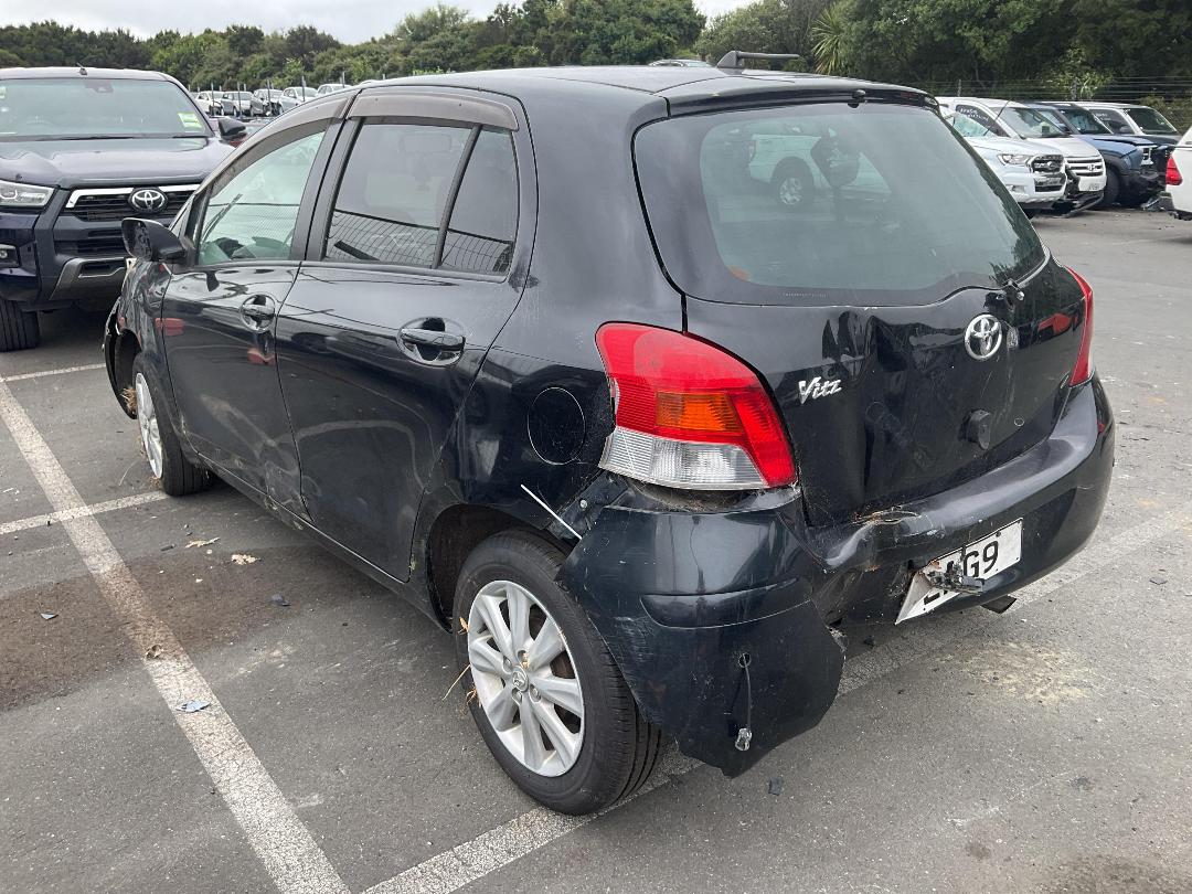 Photo '3' of Toyota Vitz