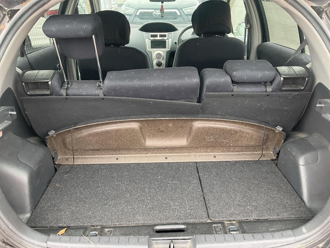 Photo '6' of Toyota Vitz