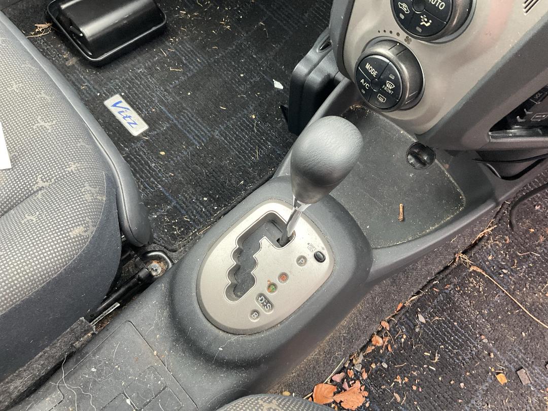 Photo '14' of Toyota Vitz