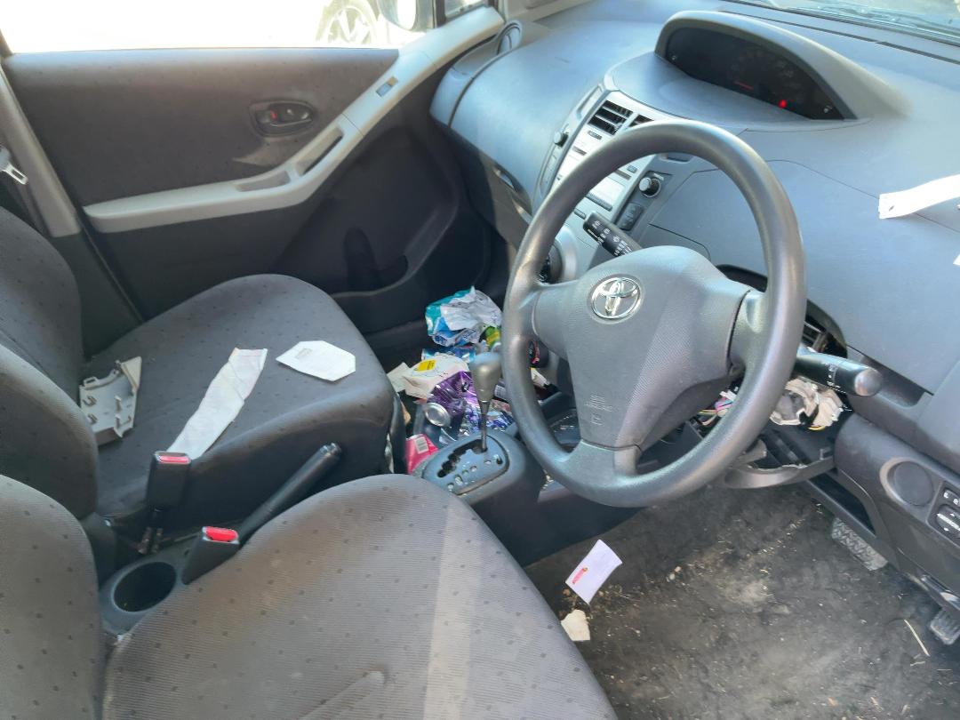 Photo '21' of Toyota Vitz Photo '21' of Toyota Vitz