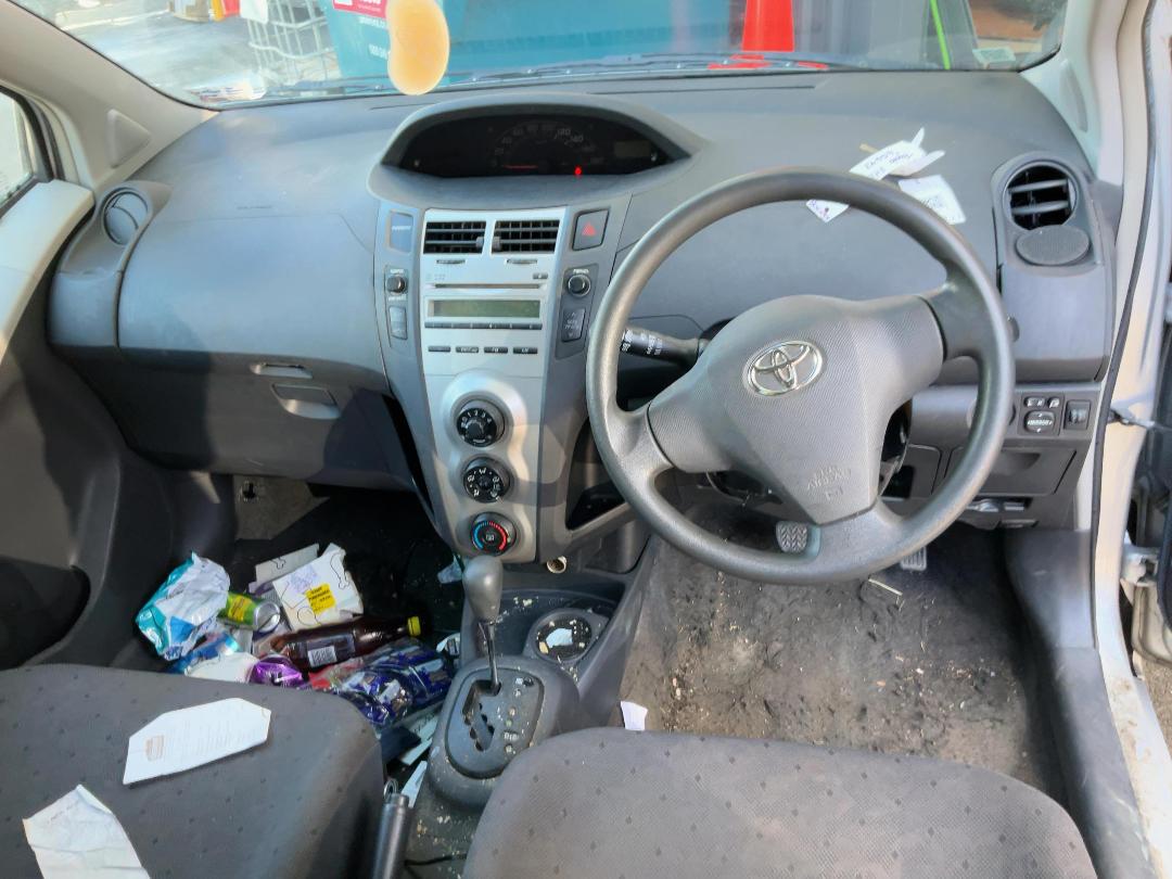 Photo '22' of Toyota Vitz Photo '22' of Toyota Vitz