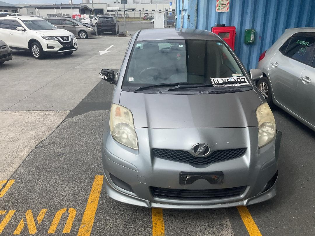 Photo '4' of Toyota Vitz