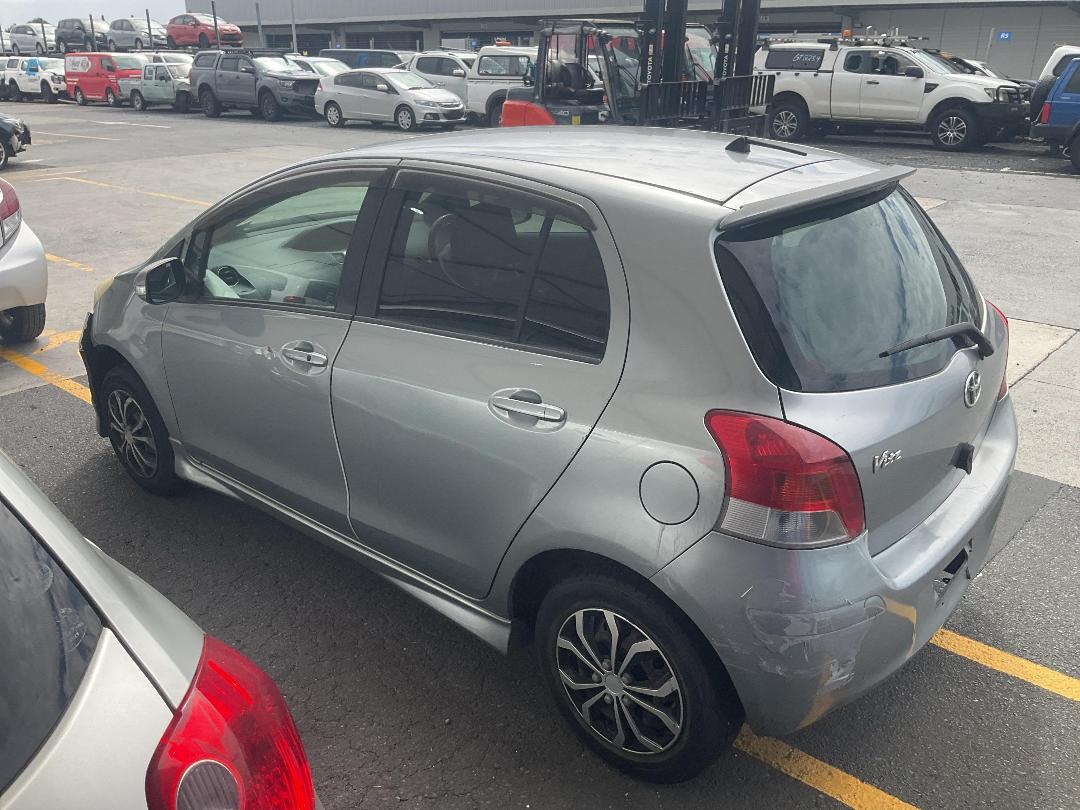 Photo '8' of Toyota Vitz