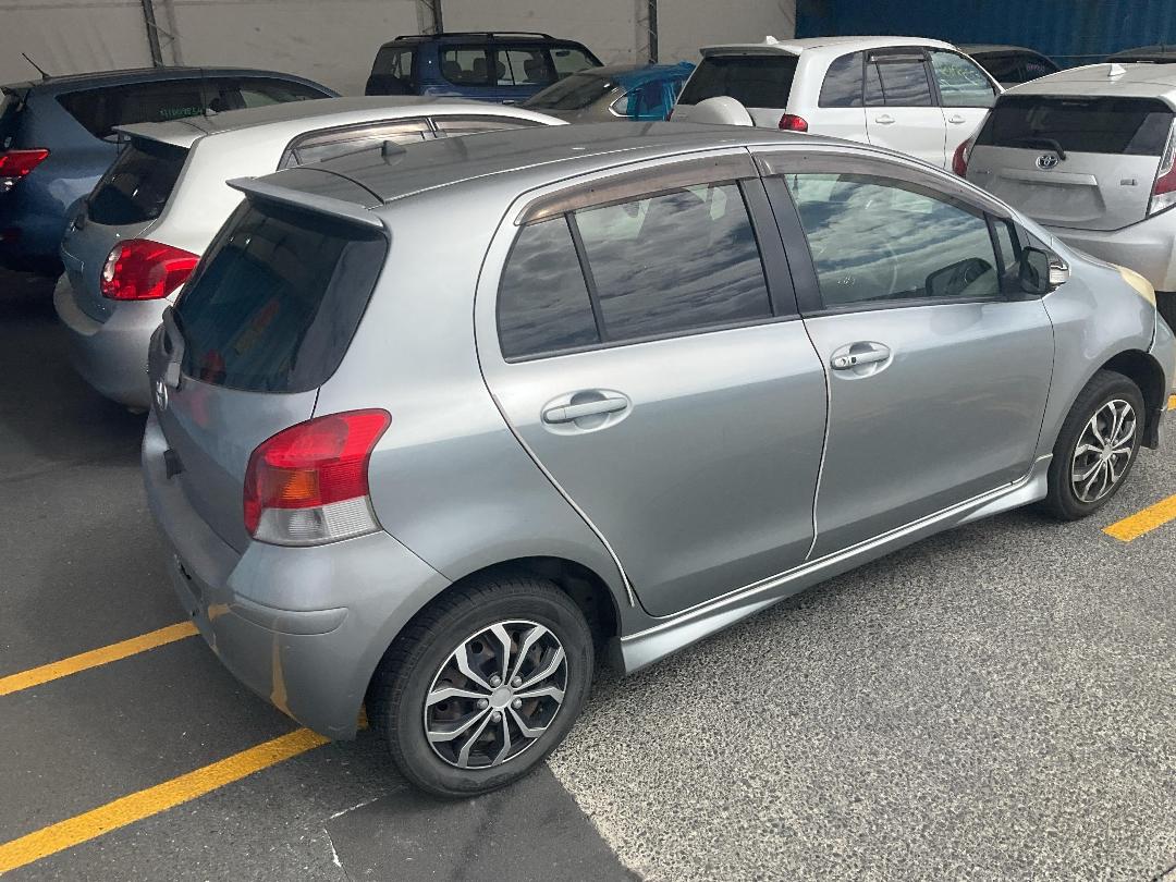 Photo '11' of Toyota Vitz