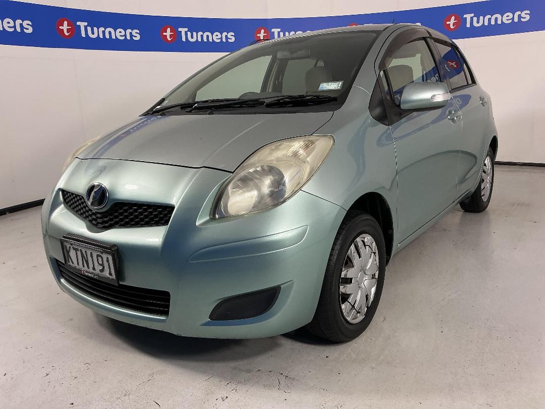 Photo '4' of Toyota Vitz