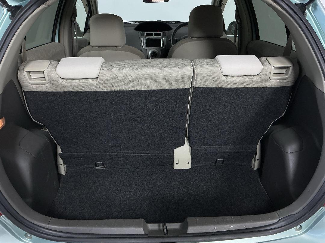 Photo '14' of Toyota Vitz