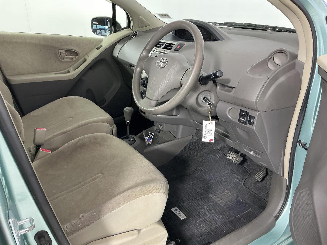 Photo '16' of Toyota Vitz