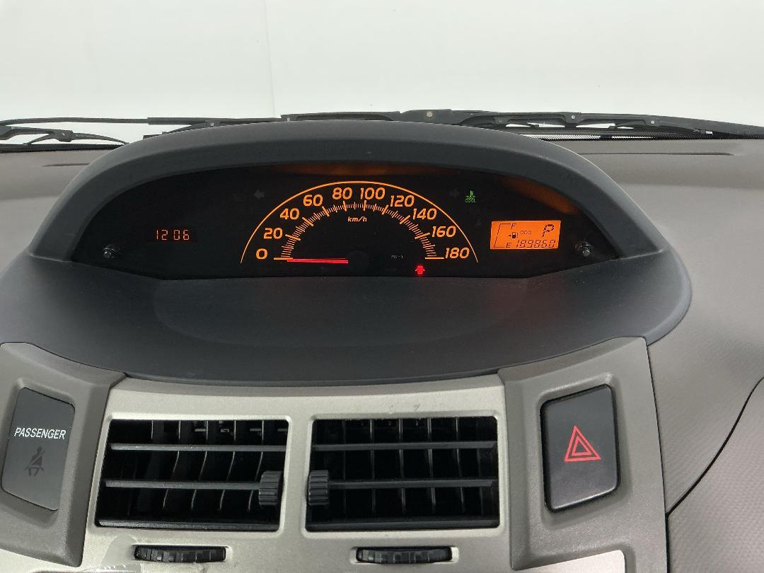 Photo '21' of Toyota Vitz