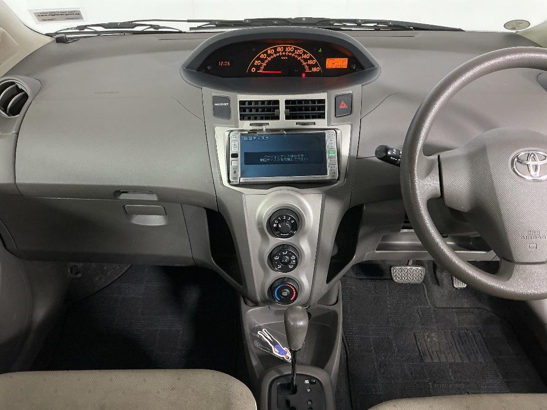 Photo '18' of Toyota Vitz