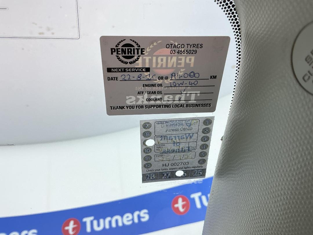 Photo '24' of Toyota Vitz