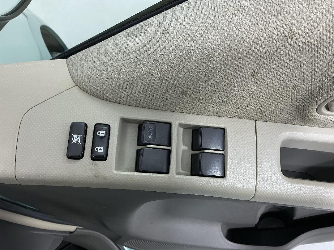 Photo '23' of Toyota Vitz