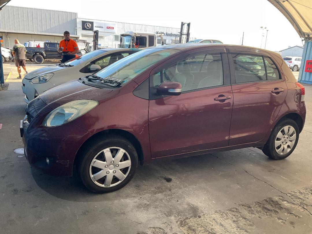 Photo '2' of Toyota Vitz