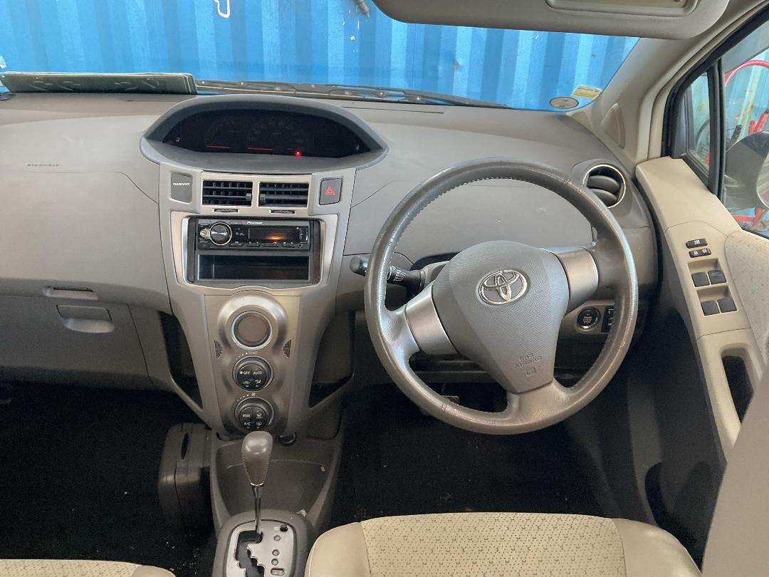 Photo '10' of Toyota Vitz