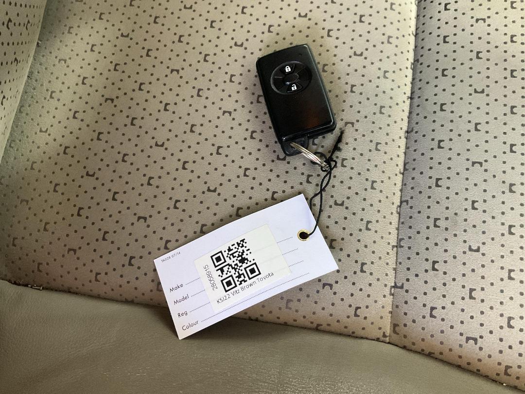 Photo '14' of Toyota Vitz