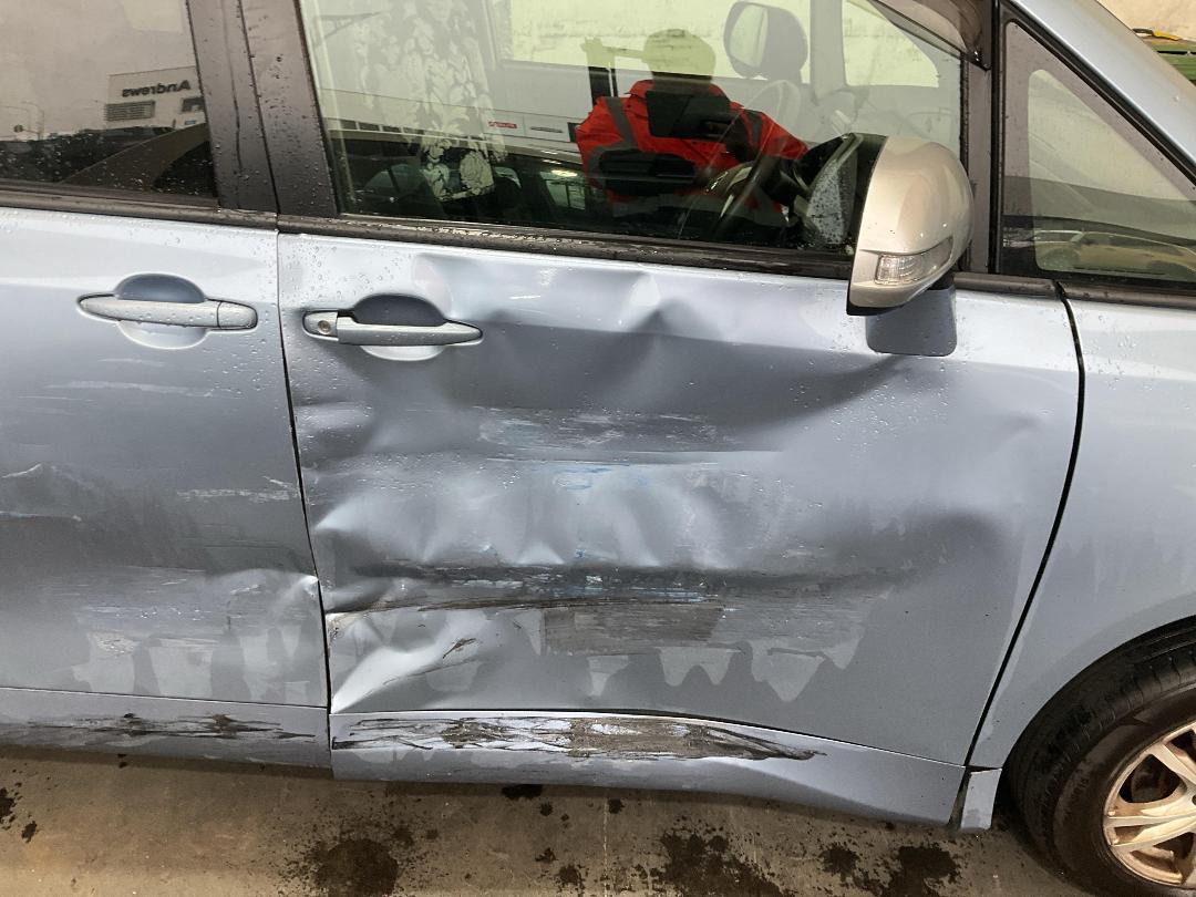 Photo '3' of Toyota Voxy Photo '3' of Toyota Voxy