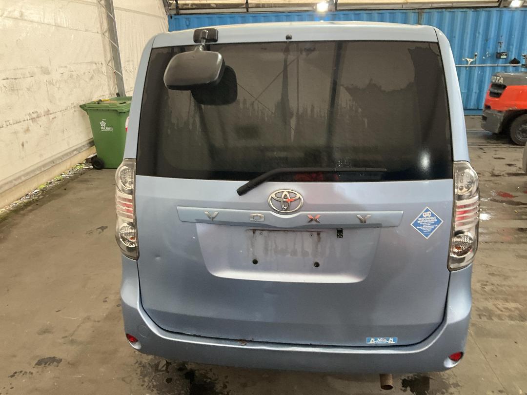 Photo '11' of Toyota Voxy Photo '11' of Toyota Voxy