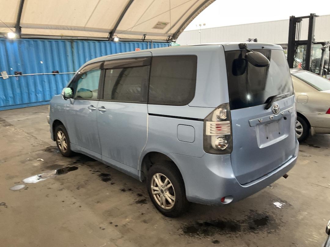 Photo '9' of Toyota Voxy Photo '9' of Toyota Voxy