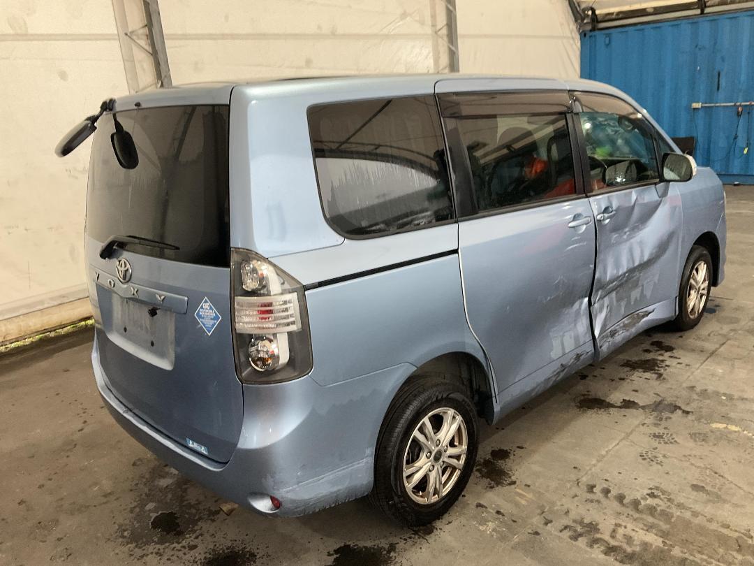 Photo '12' of Toyota Voxy Photo '12' of Toyota Voxy