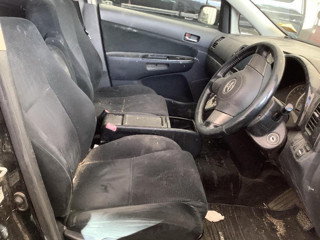 Photo '10' of Toyota Wish Photo '10' of Toyota Wish