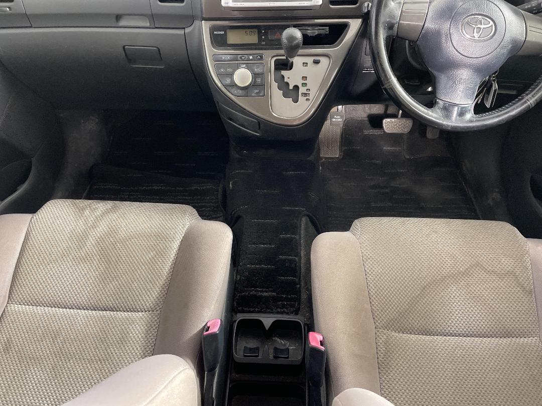 Photo '18' of Toyota Wish Photo '18' of Toyota Wish