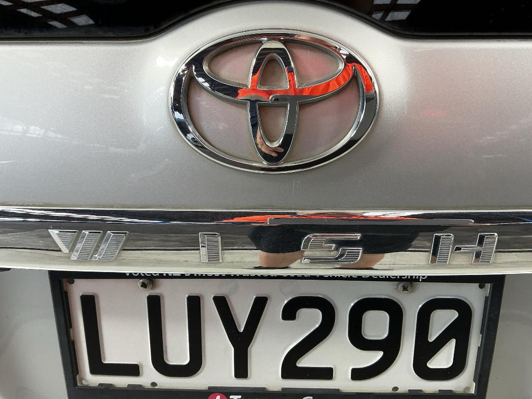 Photo '27' of Toyota Wish