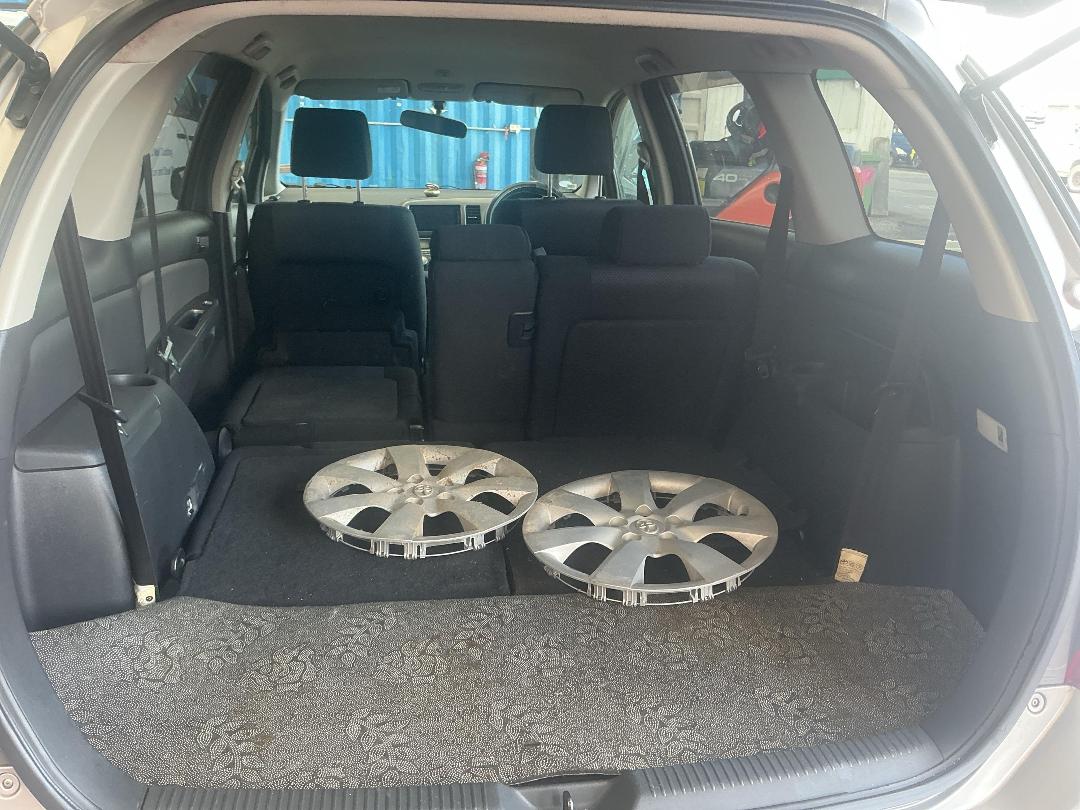 Photo '16' of Toyota Wish Photo '16' of Toyota Wish