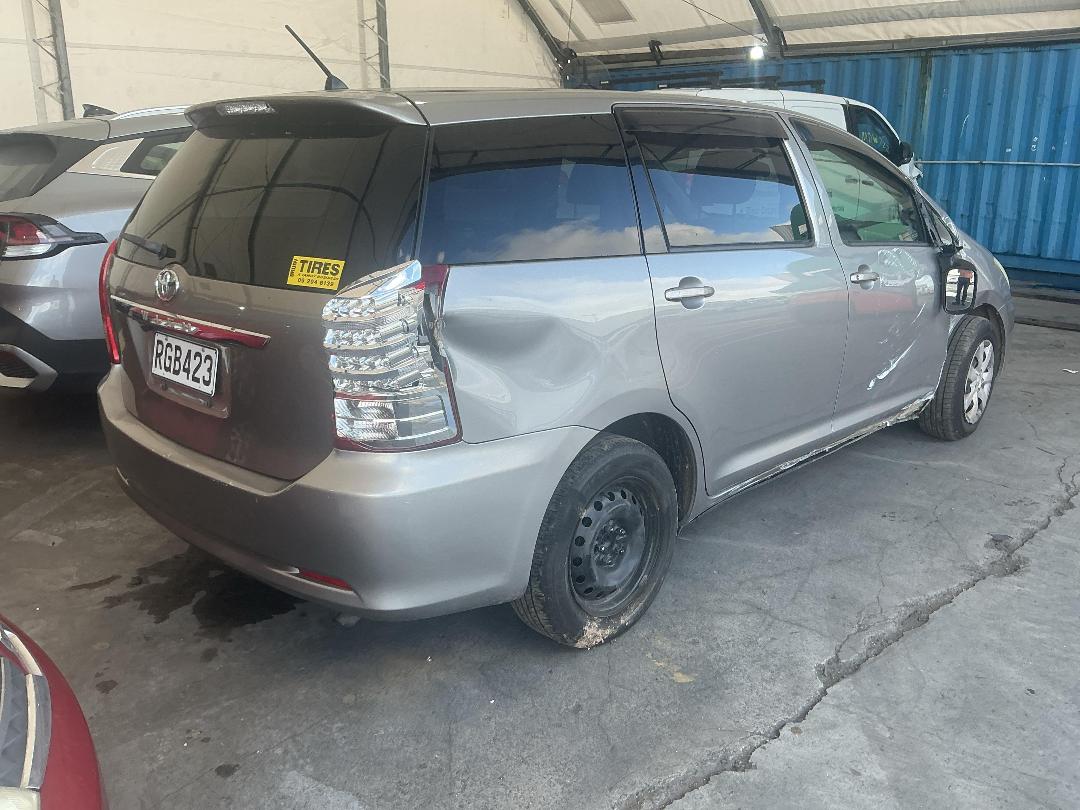 Photo '19' of Toyota Wish Photo '19' of Toyota Wish