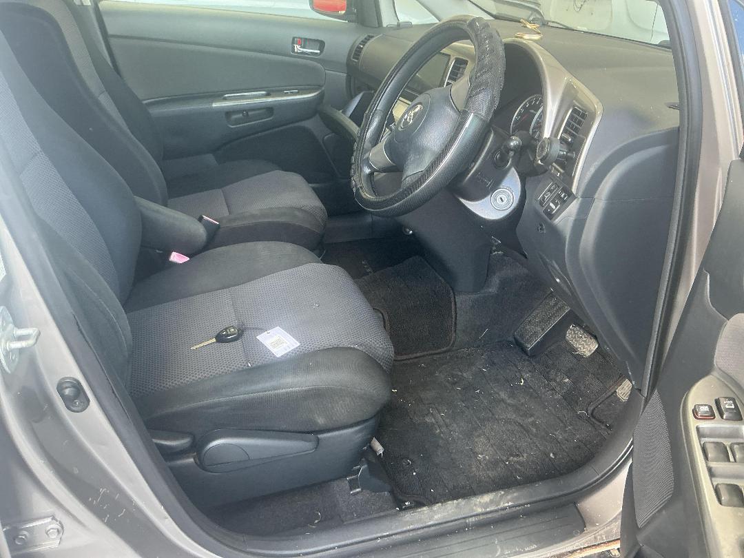 Photo '25' of Toyota Wish Photo '25' of Toyota Wish