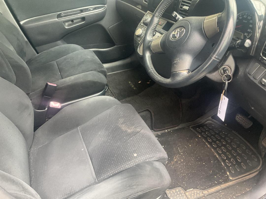 Photo '8' of Toyota Wish Photo '8' of Toyota Wish