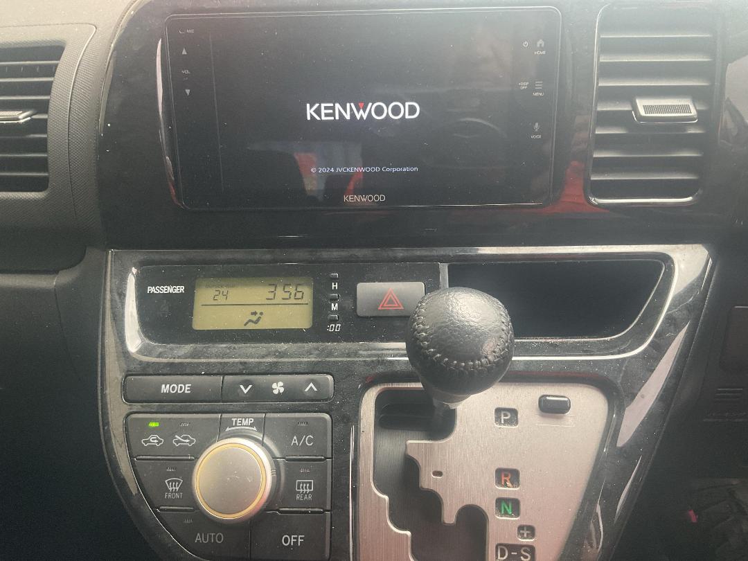 Photo '10' of Toyota Wish Photo '10' of Toyota Wish