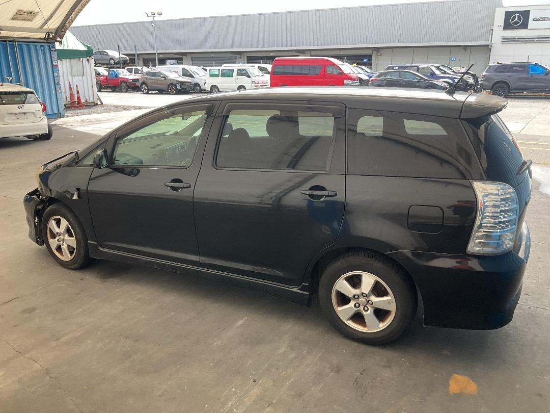 Photo '11' of Toyota Wish Photo '11' of Toyota Wish