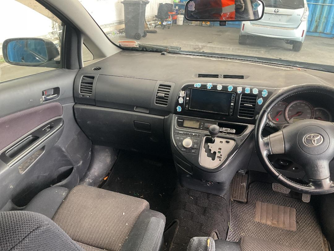 Photo '25' of Toyota Wish Photo '25' of Toyota Wish