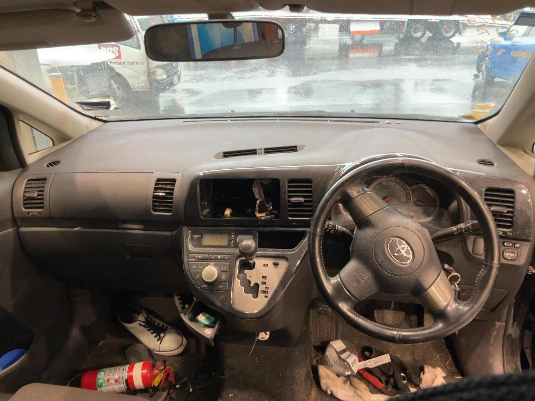 Photo '10' of Toyota Wish