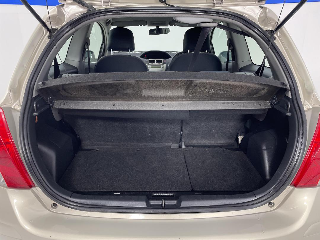 Photo '14' of Toyota Yaris