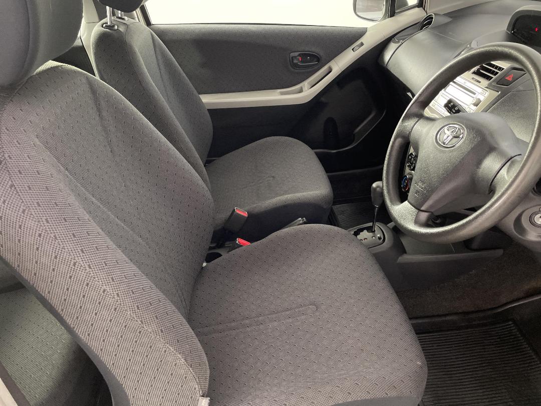 Photo '16' of Toyota Yaris