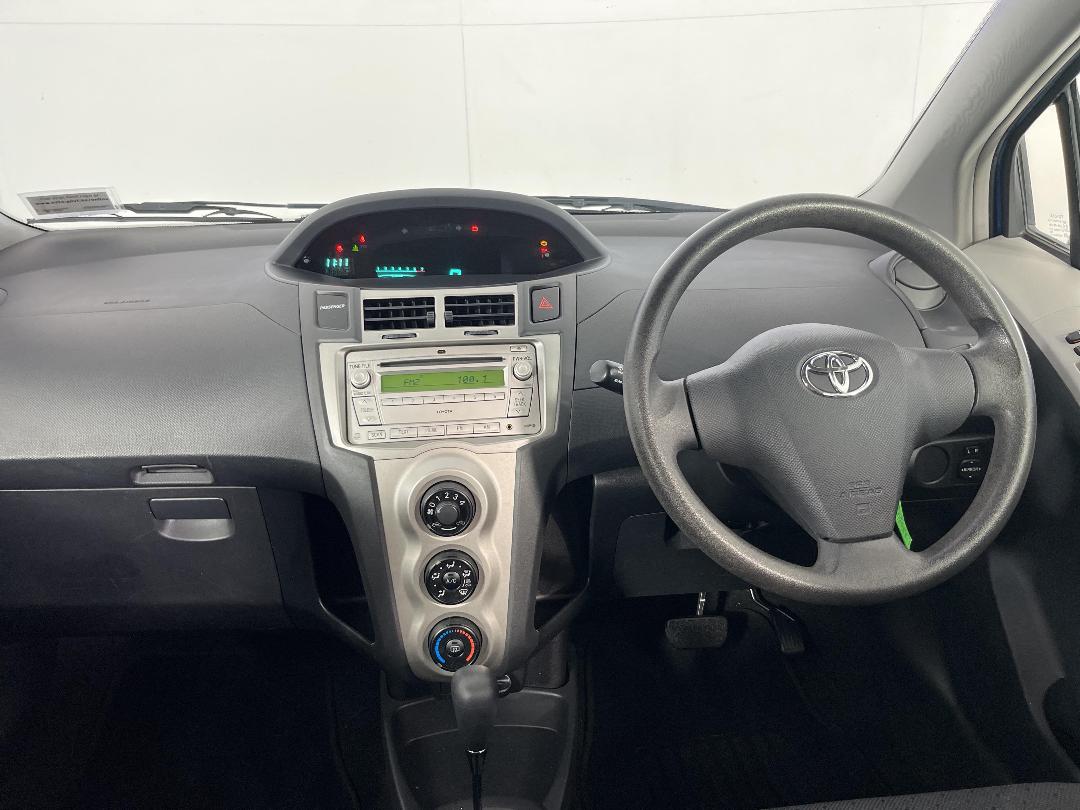 Photo '17' of Toyota Yaris Photo '17' of Toyota Yaris