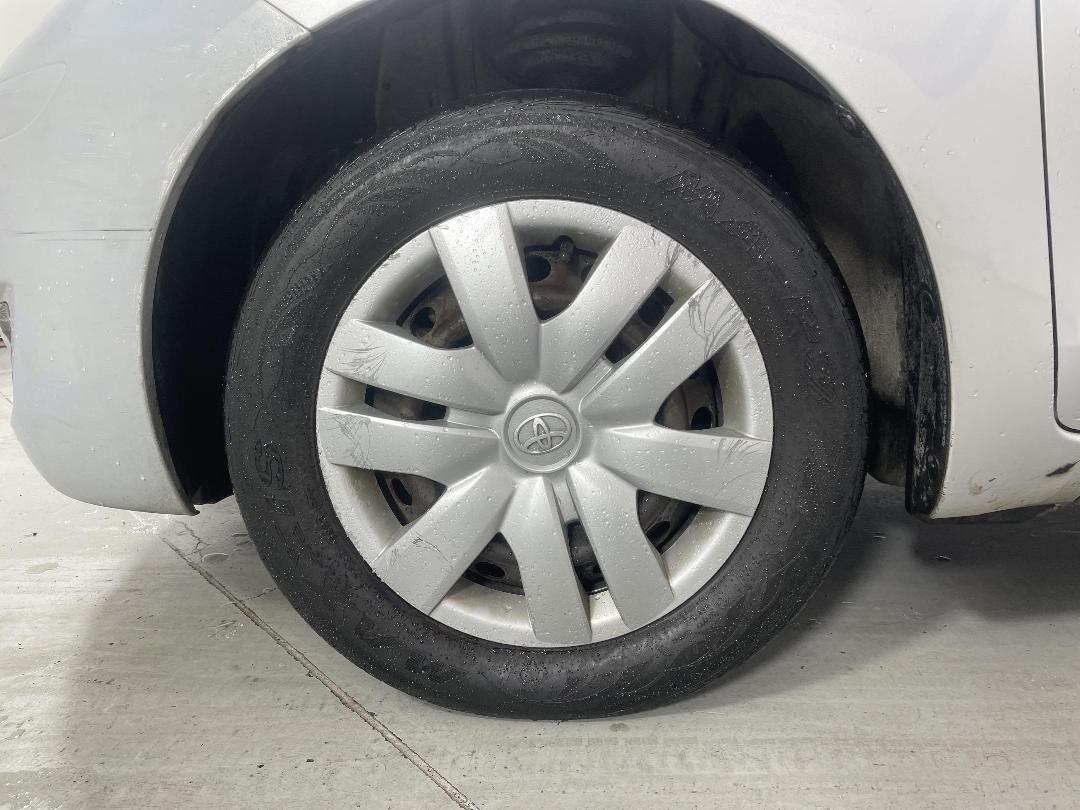 Photo '10' of Toyota Yaris