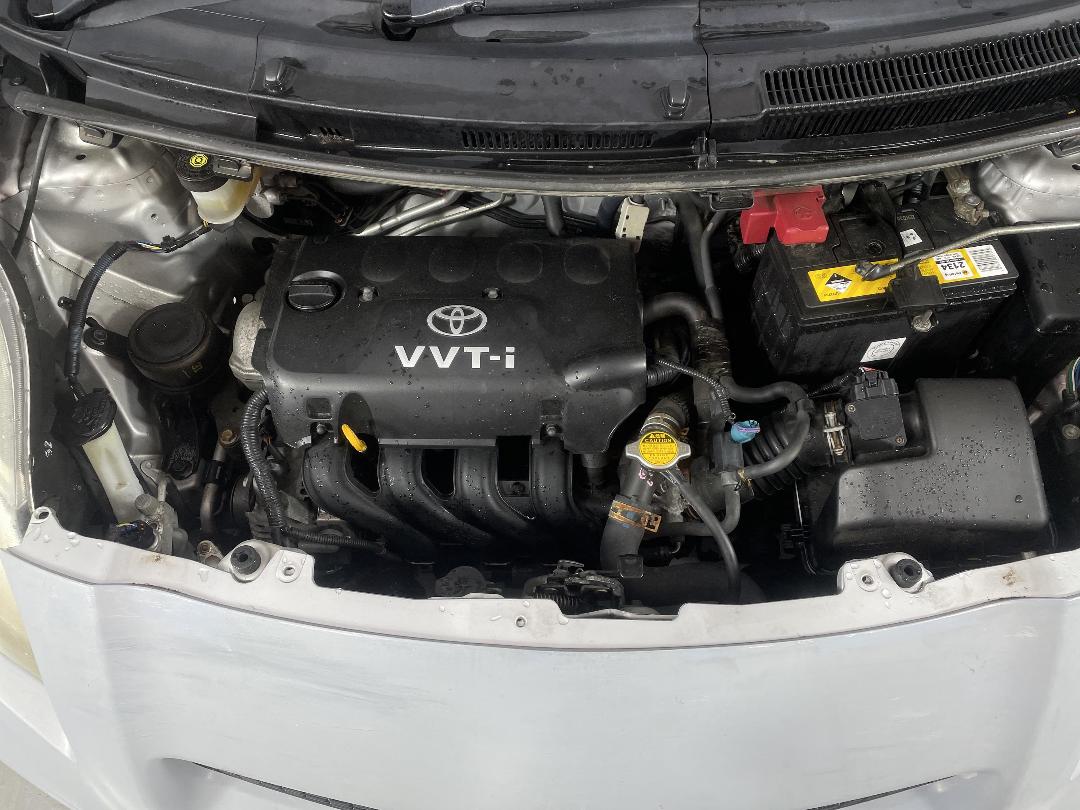 Photo '13' of Toyota Yaris
