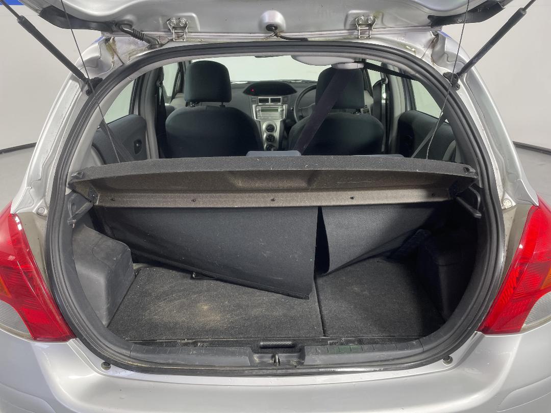 Photo '14' of Toyota Yaris