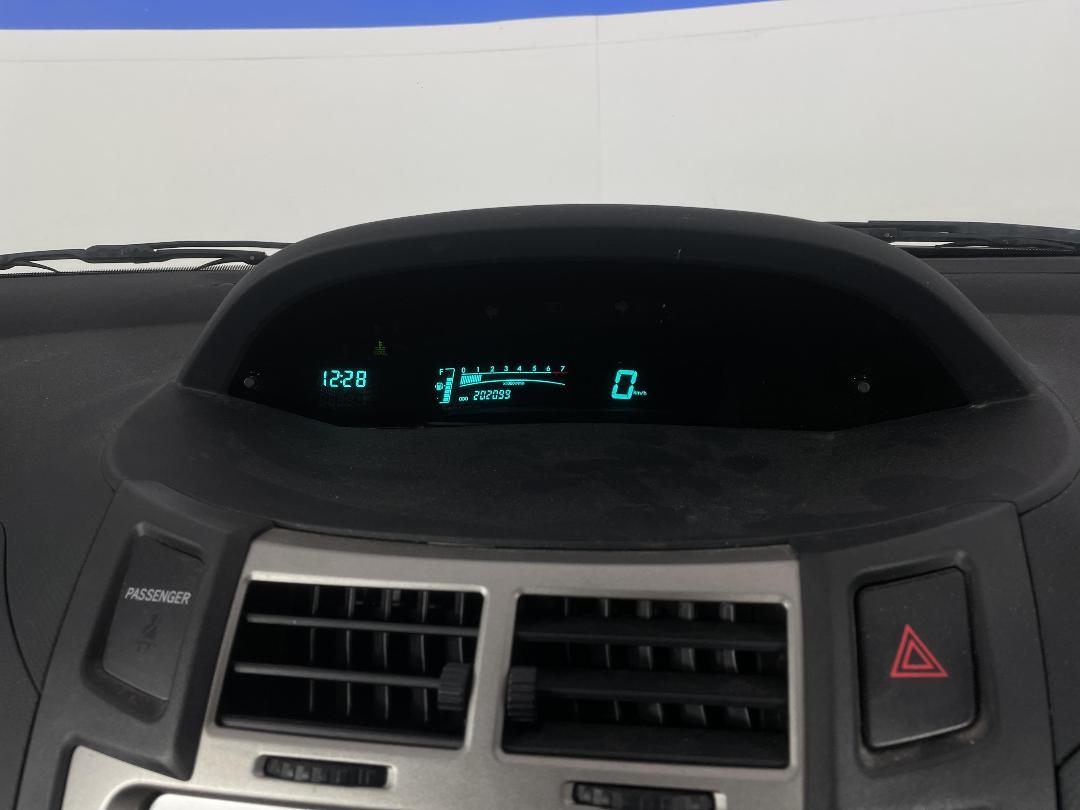 Photo '21' of Toyota Yaris