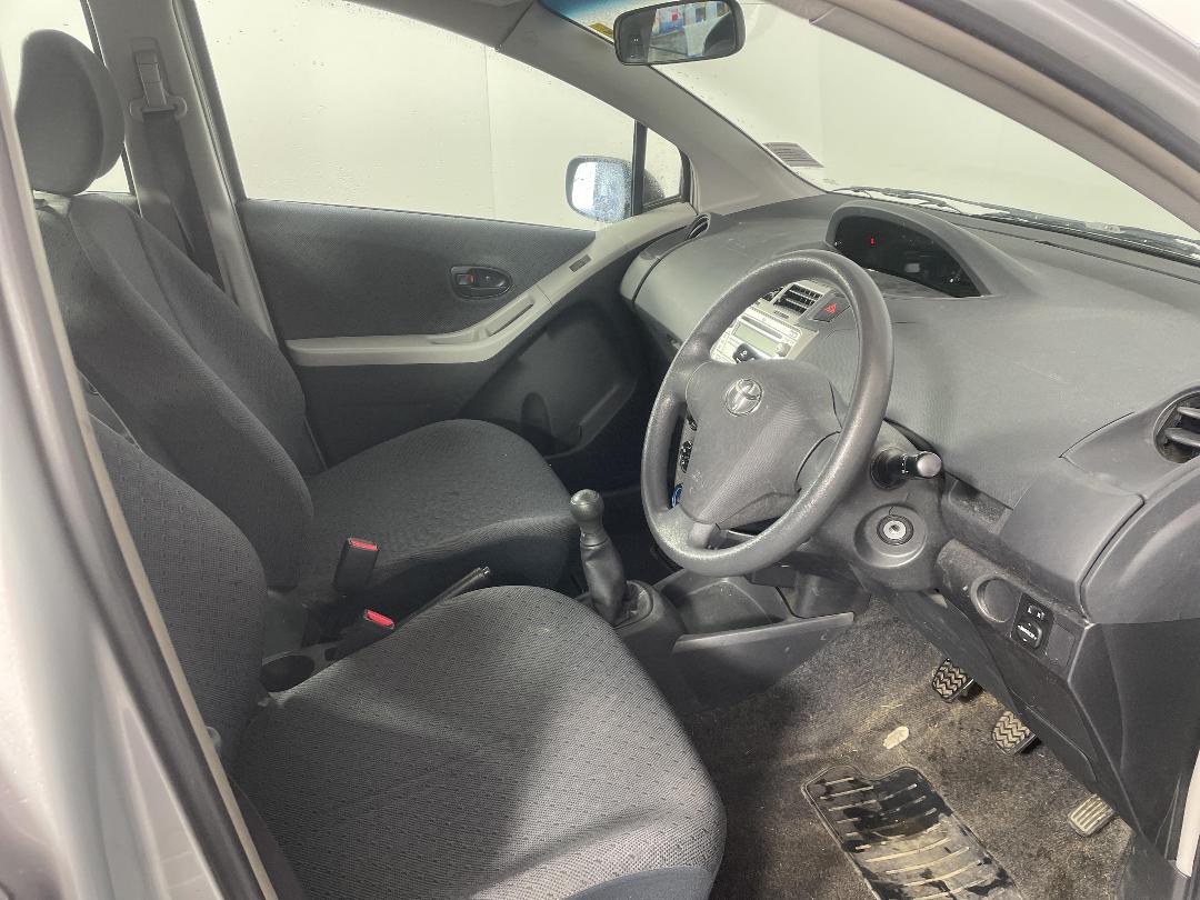 Photo '16' of Toyota Yaris