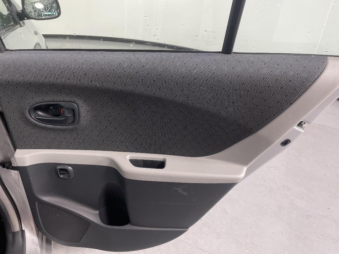 Photo '19' of Toyota Yaris