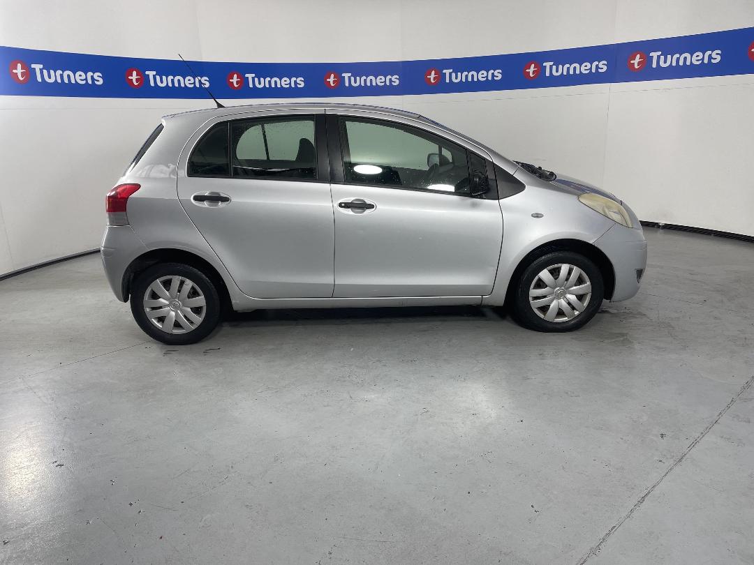 Photo '23' of Toyota Yaris