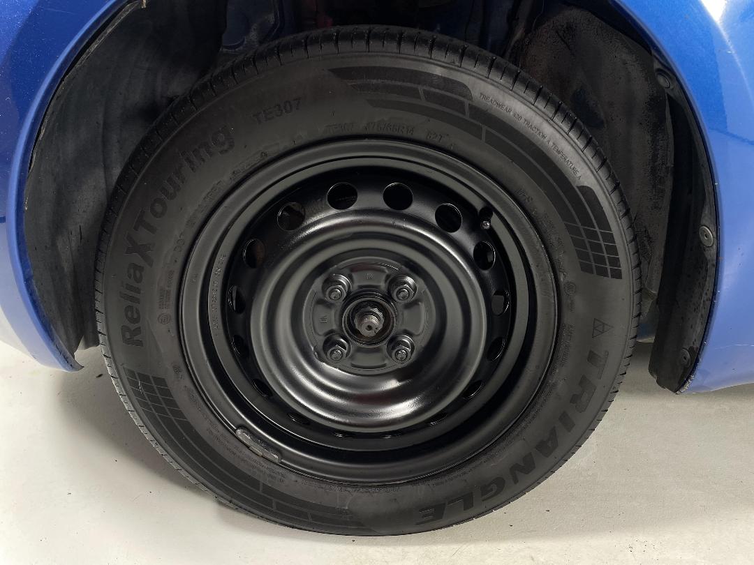 Photo '10' of Toyota Yaris