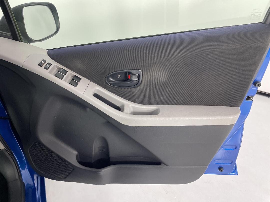 Photo '15' of Toyota Yaris