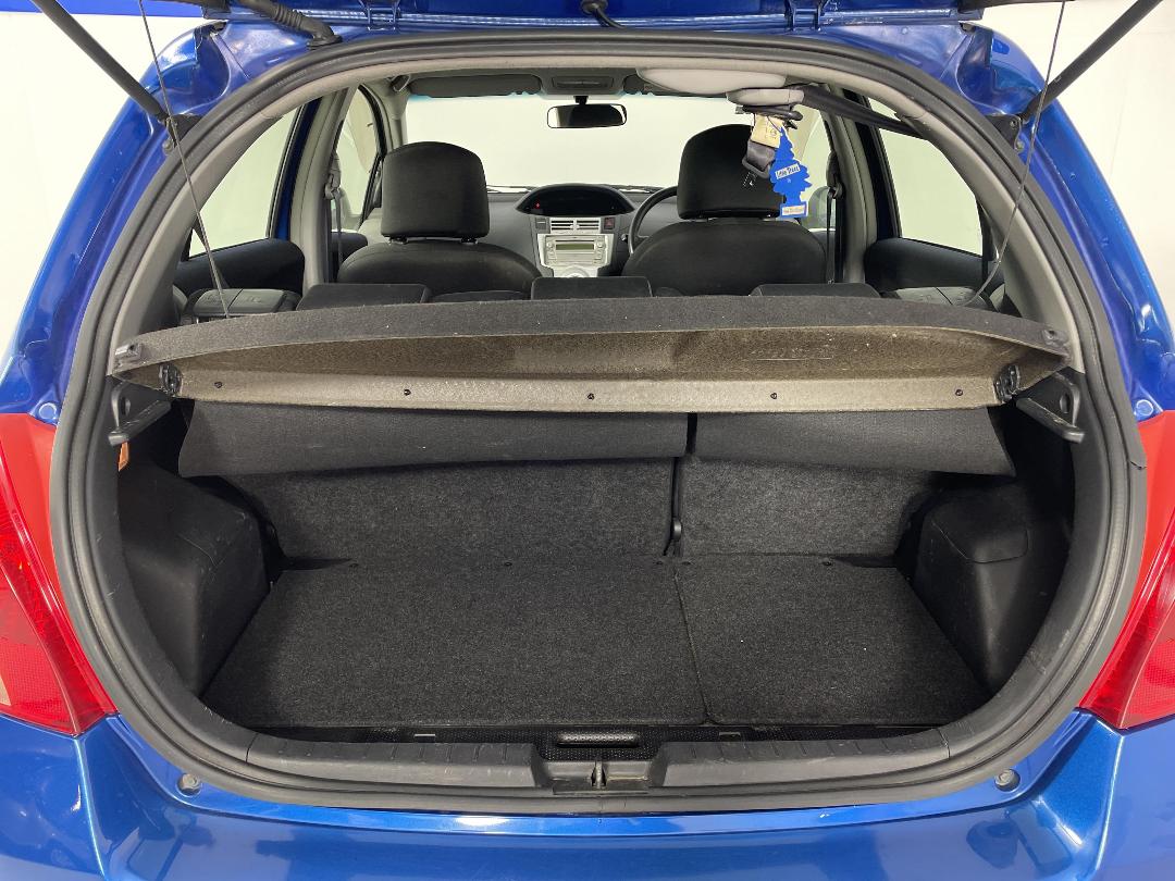 Photo '14' of Toyota Yaris