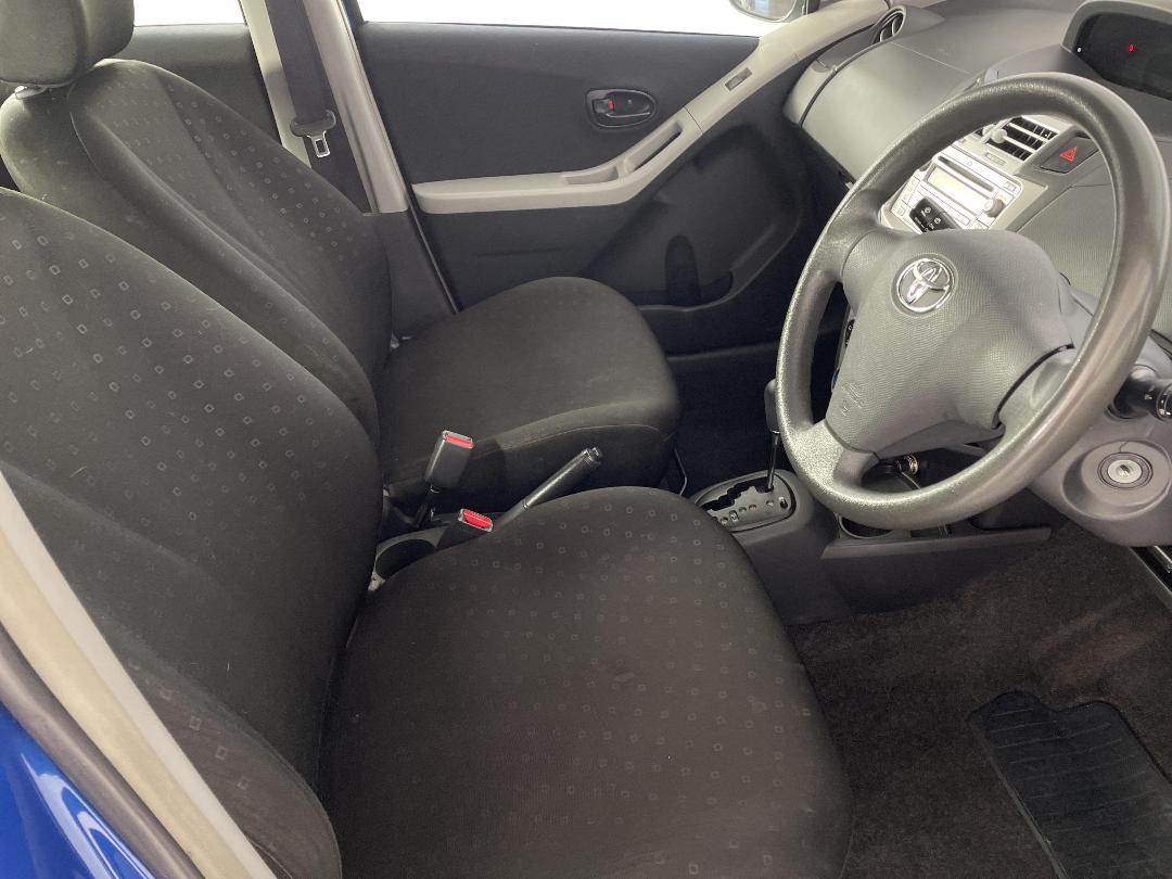 Photo '16' of Toyota Yaris