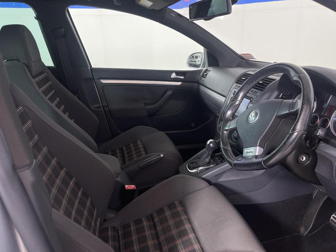 Photo '16' of Volkswagen Golf